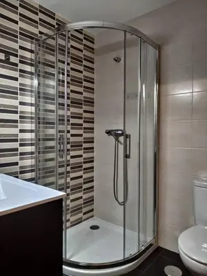 a glass shower in a bathroom with a toilet at Casa Nicolas in Chantada