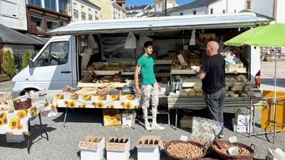 two men standing in front of a food truck at The Cliffs A Ribeira - Polas in Foz