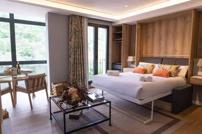 a bedroom with a bed and a table and a desk at Caño in Pincelo
