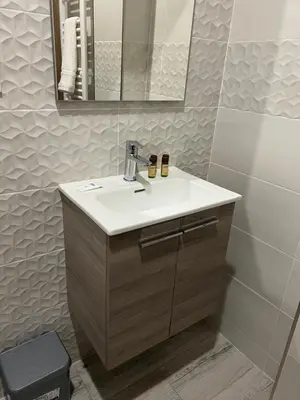 a bathroom with a sink and a mirror at Pensión Ferreiriño in Quiroga