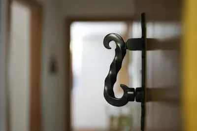a close up of a black door handle on a door at Vivienda Uso Turístico Prado novo in Suarbol