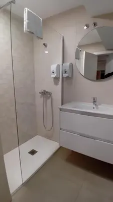 a bathroom with a shower and a sink and a mirror at Amplio piso próximo a la Catedral y el Camino. C2 in Santiago de Compostela
